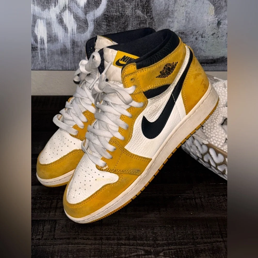 Youth Air Jordan 1 Retro High OG 'Yellow Ochre' sneakers SZ 6.5​​​